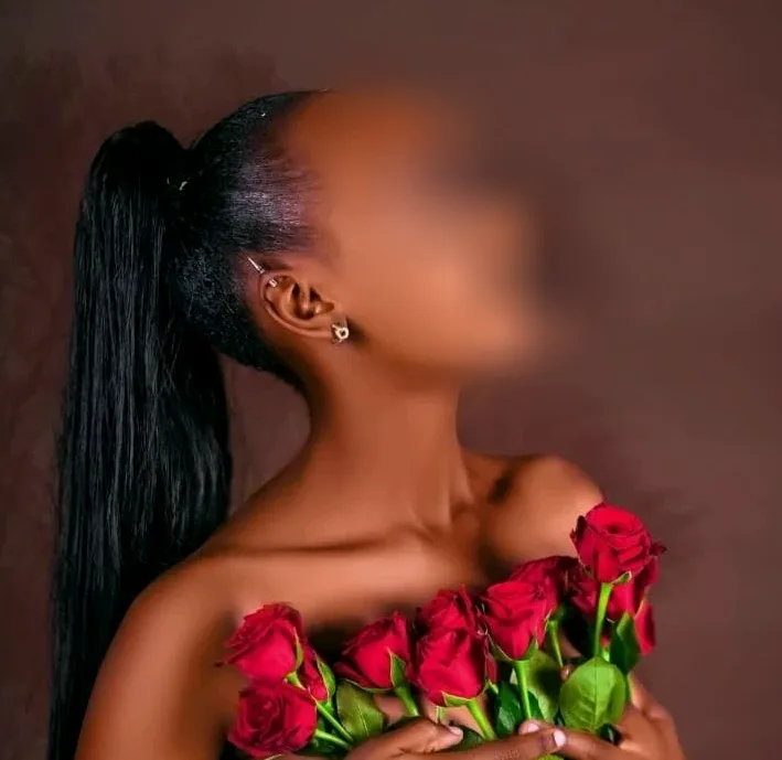 Amina, 23