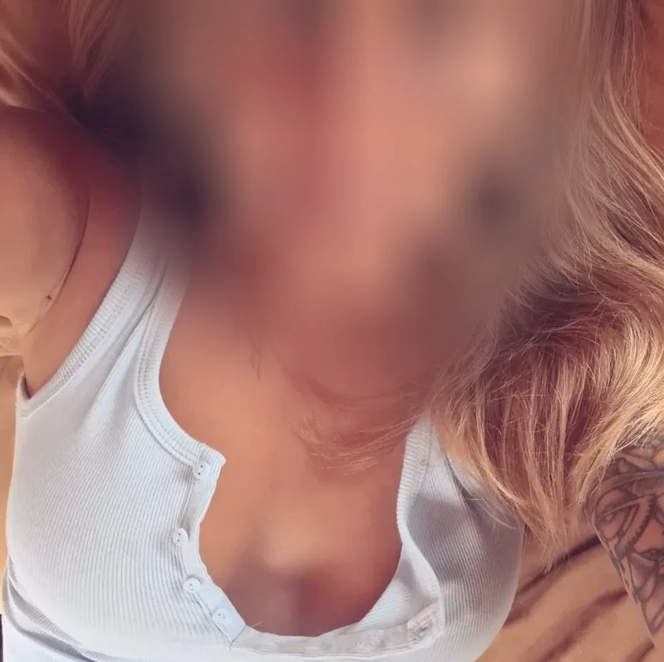 Clara, 33