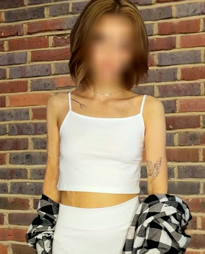 Malou, 28