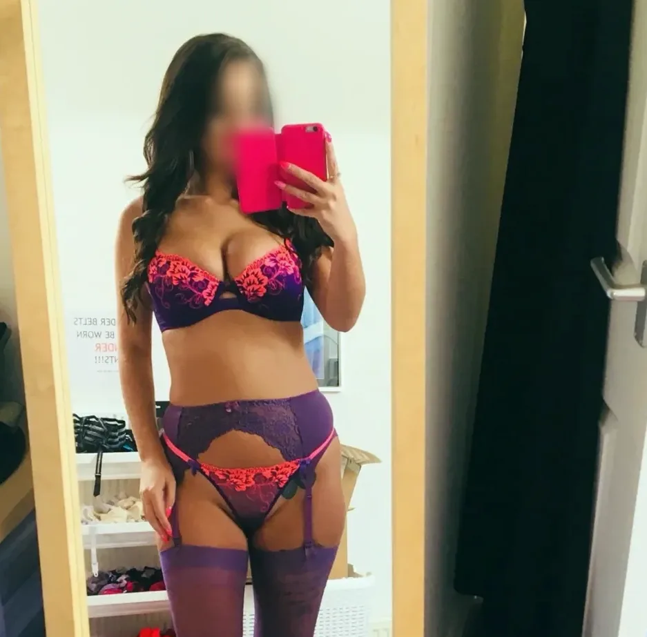 Sanne, 33